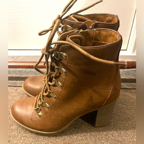 GBG Los Angeles Shoes - GBG Los Angeles Woman Ankle boots Size 7.5.